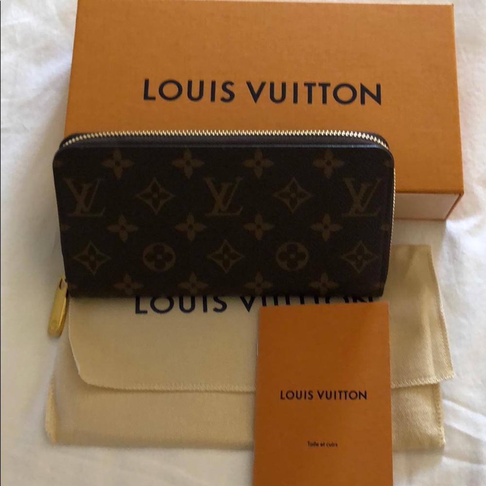 Louis Vuitton Zippie wallet